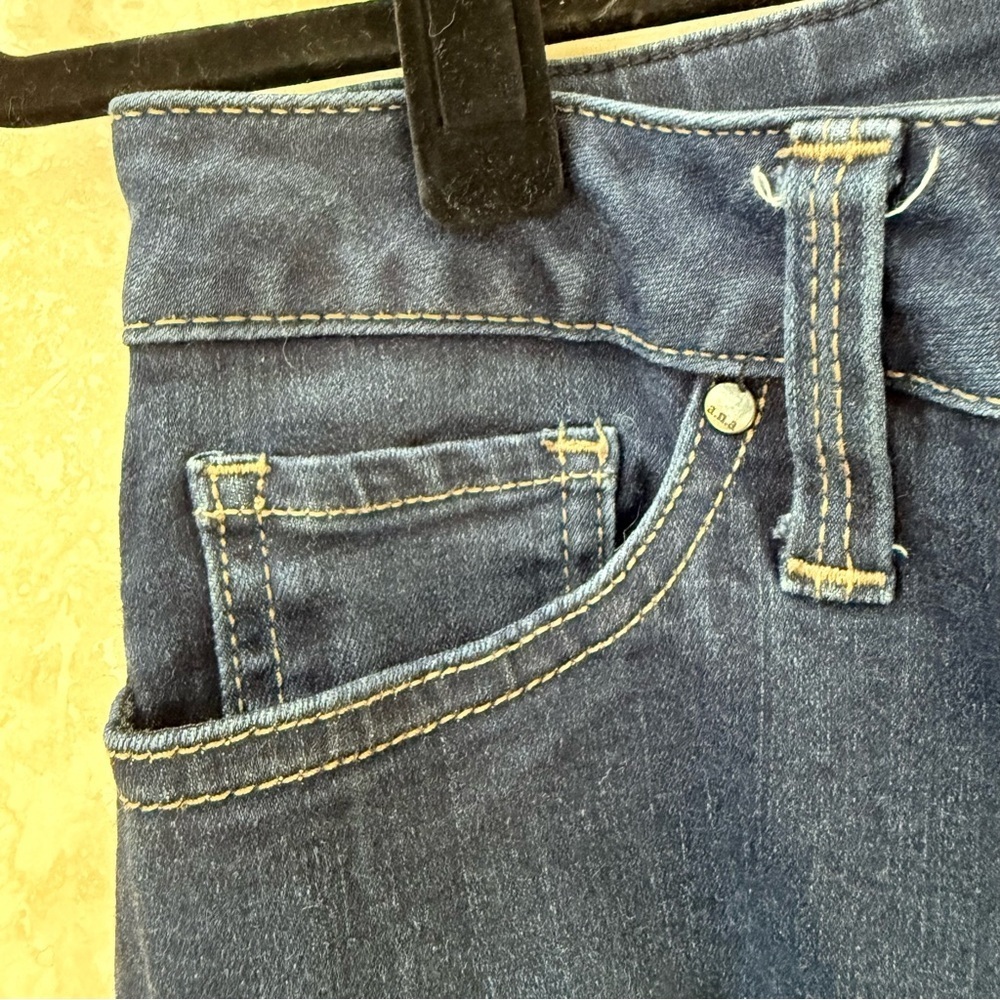 Āna Skinny Jeans Size 8 Petite Distressed Dark Wash - Picture 4 of 6